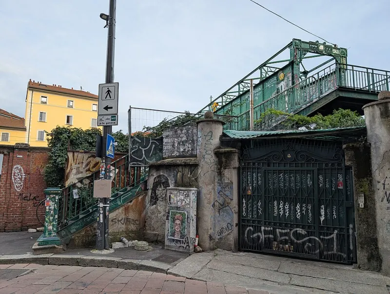 Binari Silenziosi: Il Fascino Nascosto delle Piccole Stazioni Ferroviarie Italiane