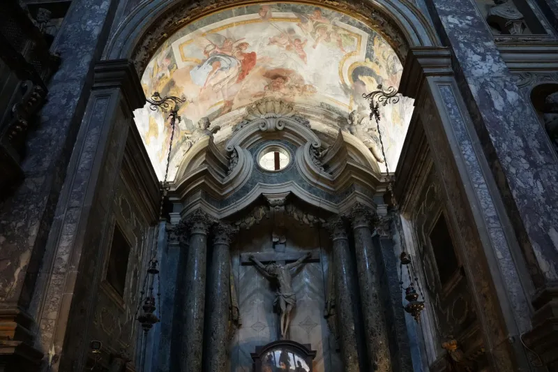 Notti Sacre: Quando le Chiese Sconsacrate Diventano il Tuo Posto Letto più Bello d'Italia