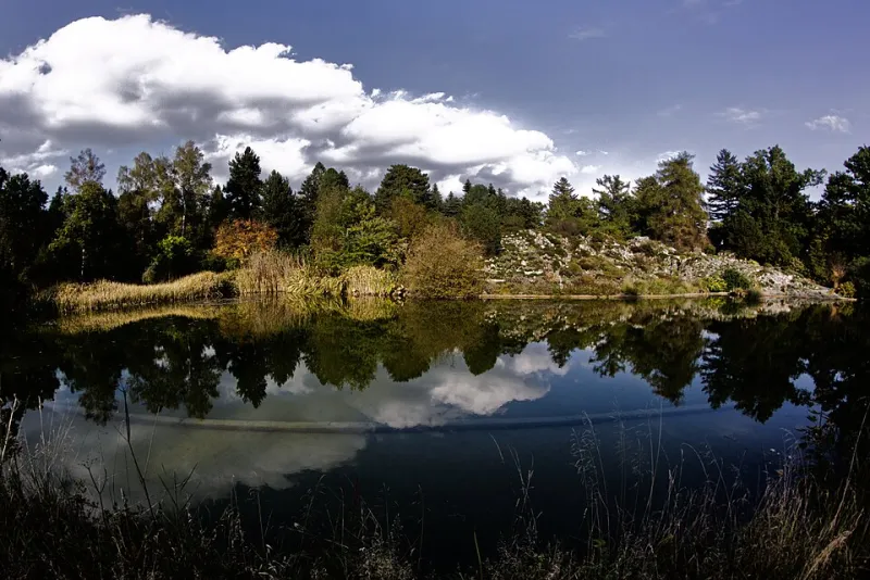 Specchi d'Acqua Alpini: I Laghi Nascosti del Nord Italia Dove il Silenzio È Ancora di Tutti