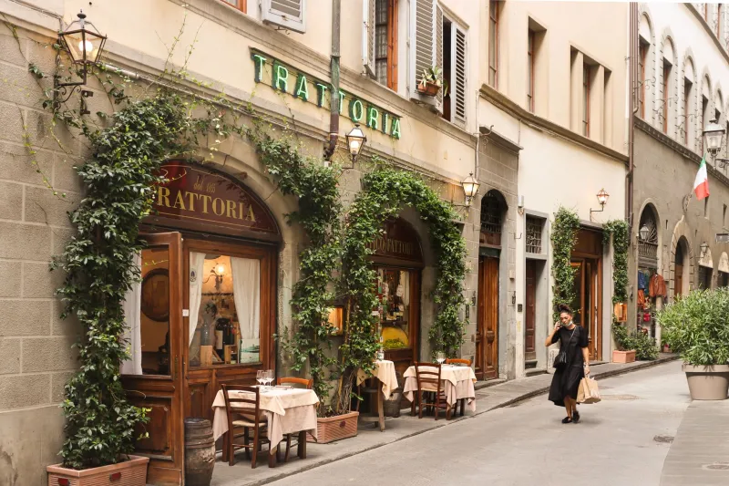 Locali Senza Insegna: Come Trovare i Posti dove gli Italiani Mangiano Davvero