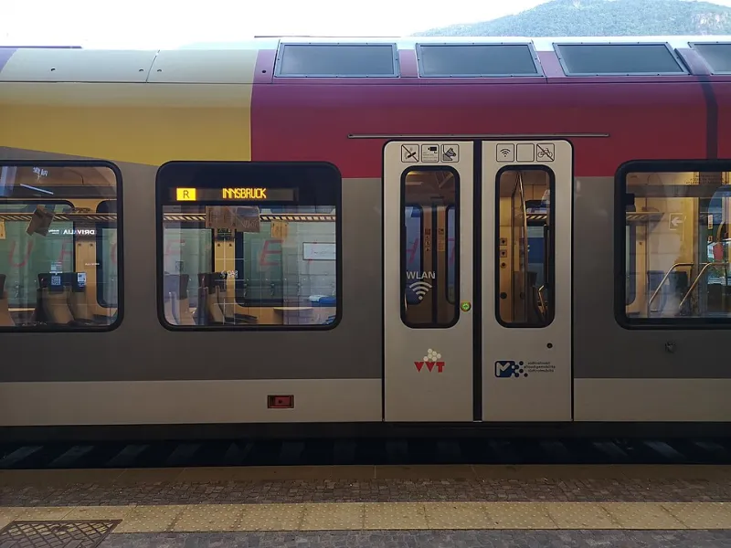 Il Viaggio Lento: Muoversi in Italia con i Treni Regionali e le Strade Dimenticate Risparmiando una Fortuna